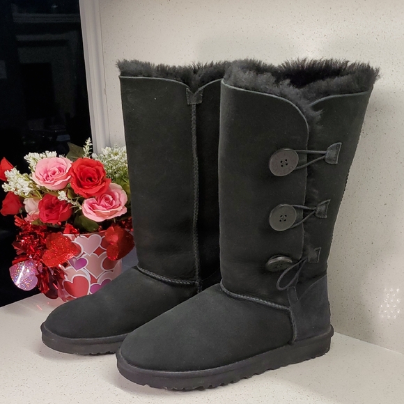 UGG Shearling Button tall boots (sz 7) - Picture 1 of 11